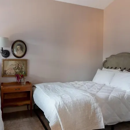 A One-house Apartment *